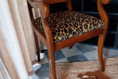 33850-leognan-renovation-fauteuil-tapissier-decorateur-tissu-leopard-decoration-gironde2