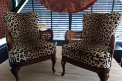 Leognan-33850-tapissier-decorateur-renovation-fauteuil-chippendale-recouverture-velours-leopard-gironde1
