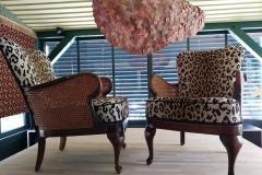 Leognan-33850-tapissier-decorateur-renovation-fauteuil-chippendale-recouverture-velours-leopard-gironde2