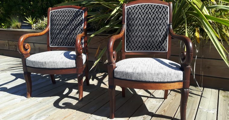 Léognan – Bordeaux Fauteuils Restauration – Réfection traditionnelle – Finition de la garniture en lame de couteau