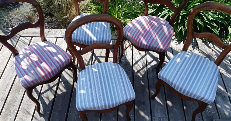 Rénovation chaises de style Louis Philippe – Tissu à rayures